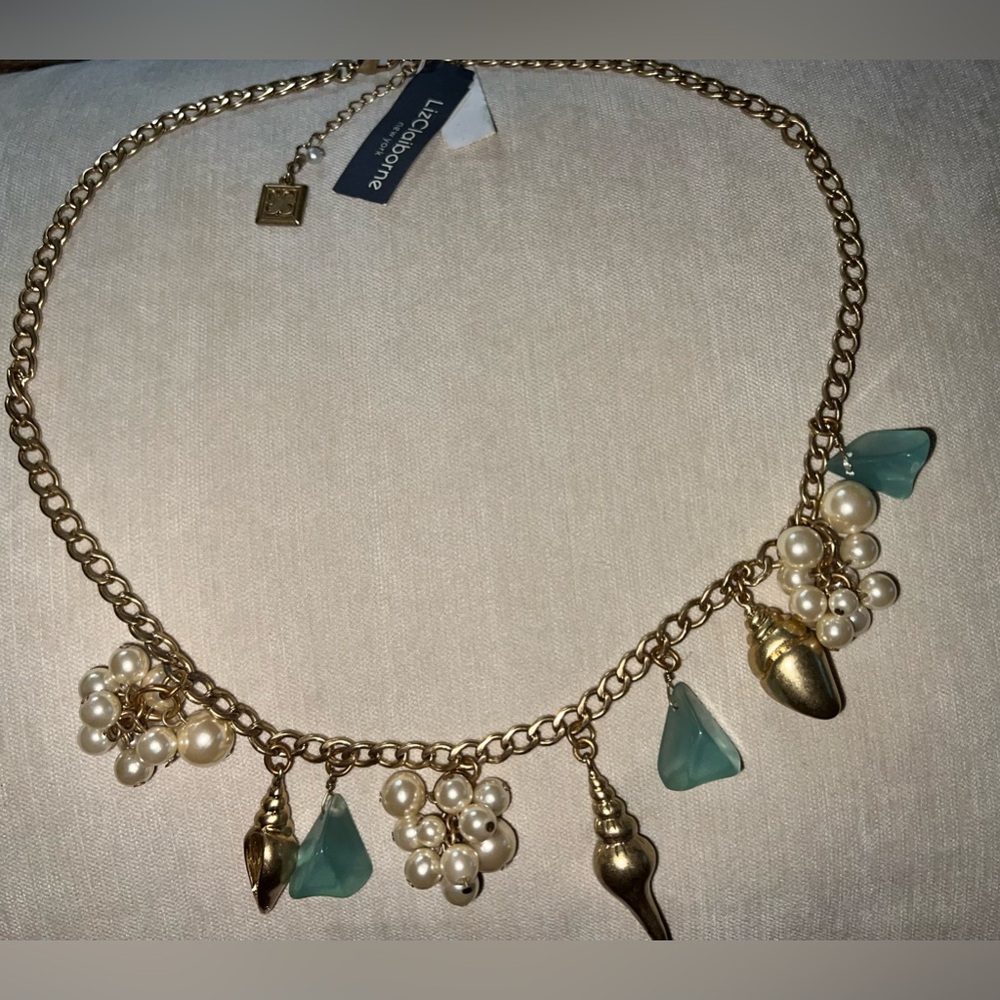 NWT Shell Necklace